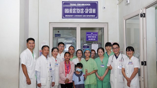 Cuộc chạy đua “giờ vàng” cứu sống bệnh nhi bị rắn độc cắn  - Ảnh 1