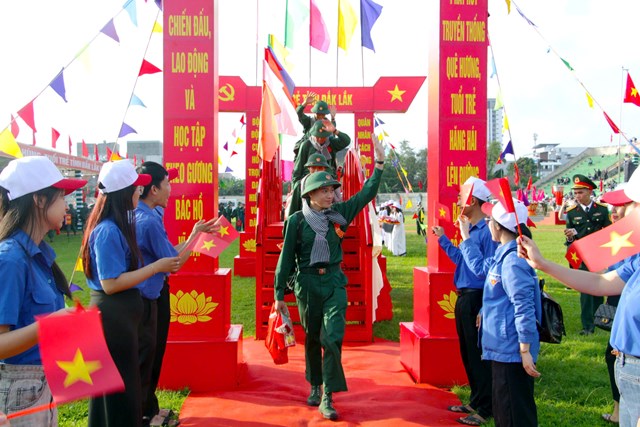 Lễ giao nhận qu&acirc;n tại điểm giao nhận qu&acirc;n số 1: Ban Chỉ huy KVPT số 6 &ndash; Tuy H&ograve;a được tổ chức chu đ&aacute;o, chặt chẽ, nhanh gọn, an to&agrave;n.