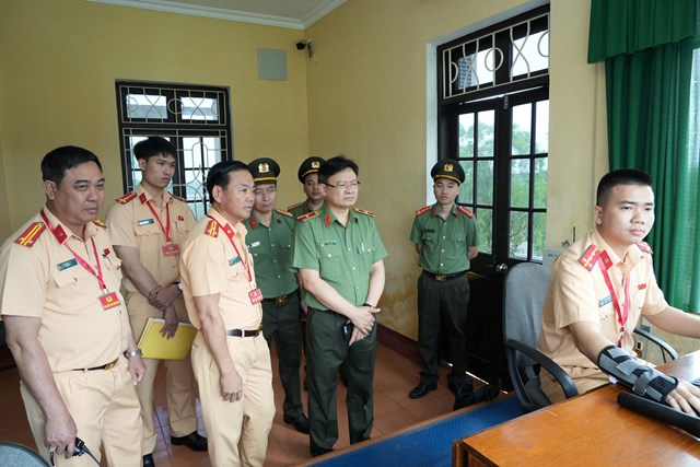 Thiếu tướng Nguyễn Thanh Tuấn, Gi&aacute;m đốc C&ocirc;ng an th&agrave;nh phố đ&atilde; trực tiếp kiểm tra c&ocirc;ng t&aacute;c quản l&yacute;, tổ chức s&aacute;t hạch cấp giấy ph&eacute;p l&aacute;i xe