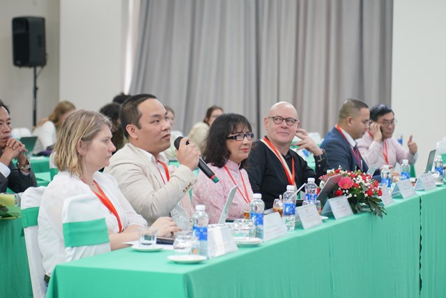 C&aacute;c phi&ecirc;n thảo luận được chia th&agrave;nh năm chuy&ecirc;n đề ch&iacute;nh, tập trung v&agrave;o những vấn đề cốt l&otilde;i của tr&iacute; tuệ nh&acirc;n tạo c&oacute; tr&aacute;ch nhiệm v&agrave; khoa học dữ liệu trong bối cảnh cuộc c&aacute;ch mạng c&ocirc;ng nghiệp mới.