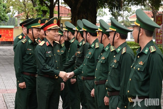 Thượng tướng Phạm Trường Sơn, Ph&oacute; Tổng Tham mưu trưởng thăm, kiểm tra Ban chỉ huy Bộ đội Bi&ecirc;n ph&ograve;ng TP Đ&agrave; Nẵng (ảnh: B&aacute;o Qu&acirc;n đội Nh&acirc;n D&acirc;n).