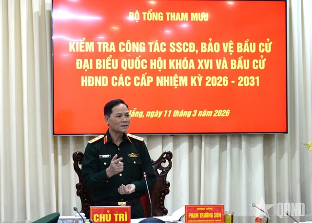 L&atilde;nh đạo Qu&acirc;n khu 5 đ&aacute;nh gi&aacute; sự chuẩn bị của c&aacute;c đơn vị thuộc Qu&acirc;n khu được triển khai đồng bộ tr&ecirc;n nhiều phương diện (ảnh: B&aacute;o Qu&acirc;n đội Nh&acirc;n D&acirc;n).