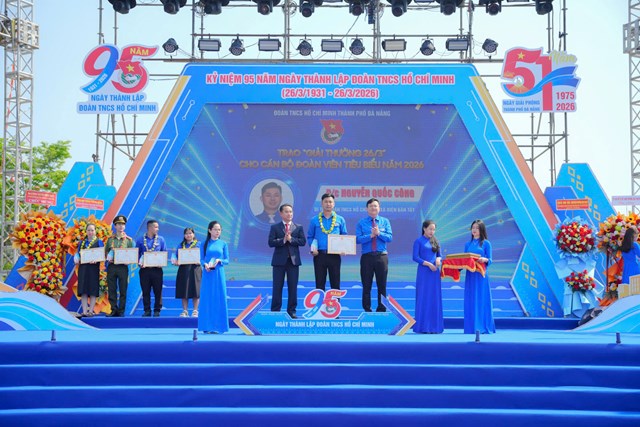 Những c&aacute; nh&acirc;n tuy&ecirc;n dương lần n&agrave;y được xem l&agrave; hạt nh&acirc;n lan tỏa, g&oacute;p phần tạo dựng m&ocirc;i trường thi đua s&ocirc;i nổi, th&uacute;c đẩy thế hệ trẻ dấn th&acirc;n v&igrave; cộng đồng v&agrave; sự ph&aacute;t triển chung của th&agrave;nh phố.