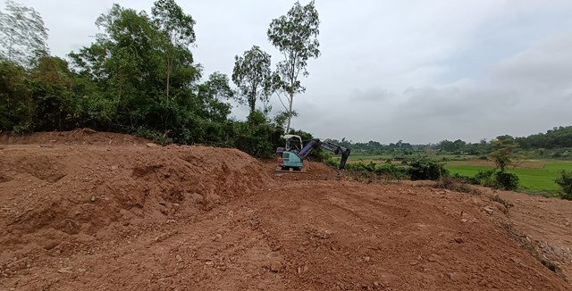 TP. Kon Tum cảnh b&aacute;o t&igrave;nh trạng chuyển nhượng nh&agrave;, đất kh&ocirc;ng đ&uacute;ng quy định. Ảnh:&nbsp;B&ugrave;i Quốc Dũng.