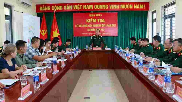 Quang cảnh buổi l&agrave;m việc.