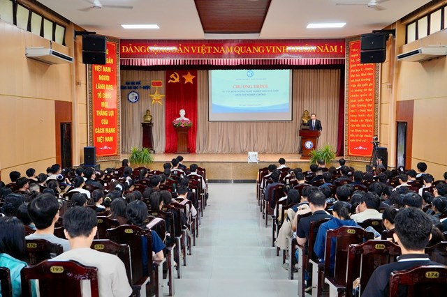 Trang bị kỹ năng nghề nghiệp và định hướng tương lai cho sinh viên - Ảnh 2