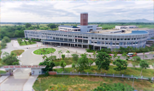 Bệnh viện được x&acirc;y dựng tr&ecirc;n khu đất rộng 36.000 m2 tại thị x&atilde; Phong Điền, c&aacute;ch trung t&acirc;m TP. Huế khoảng 20km về ph&iacute;a Bắc, với nhiều trang thiết bị y tế hiện đại, đồng bộ, v&agrave; đang sở hữu nguồn nh&acirc;n lực chất lượng cao...