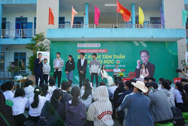 Đ&acirc;y l&agrave; năm thứ 3 li&ecirc;n tiếp chương tr&igrave;nh chăm s&oacute;c sức khoẻ tinh thần cho học sinh THPT của ĐH Đ&ocirc;ng &Aacute; đến với c&aacute;c trường THPT.