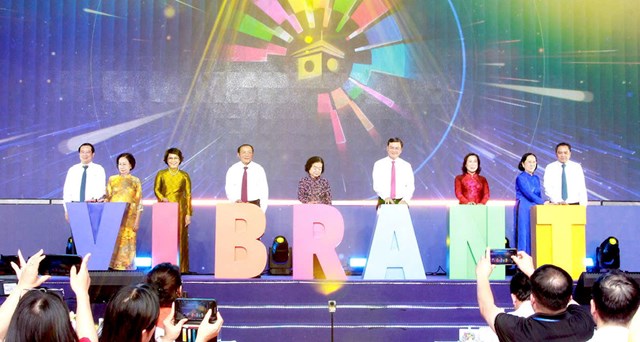 Ng&agrave;y hội Du lịch TP.HCM lần thứ 22 diễn ra từ ng&agrave;y 2 đến 5/4/2026, tại C&ocirc;ng vi&ecirc;n 23/9, với chủ đề &ldquo;Rộn r&agrave;ng h&egrave; về - Vibrant Summer Fest&rdquo;. Sở Văn h&oacute;a, Thể thao v&agrave; Du lịch Gia Lai tham gia gia h&agrave;ng để quảng b&aacute; chuỗi hoạt động k&iacute;ch cầu du lịch m&ugrave;a h&egrave; v&agrave; quảng b&aacute; h&igrave;nh ảnh điểm đến năng động, gi&agrave;u bản sắc trong Năm Du lịch quốc gia - Gia Lai 2026 "Đại ng&agrave;n chạm biển xanh".