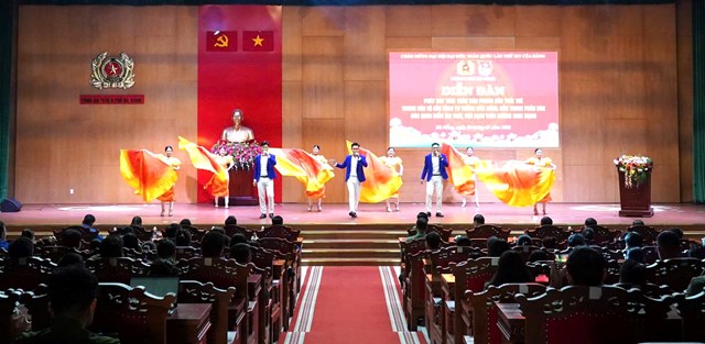 Trong bối cảnh đất nước đang bước v&agrave;o giai đoạn ph&aacute;t triển mới, nếu thanh ni&ecirc;n thờ ơ, &ldquo;trận địa tư tưởng&rdquo; sẽ bị bỏ trống. Tuy nhi&ecirc;n, nếu thanh ni&ecirc;n dấn th&acirc;n, đ&oacute; sẽ l&agrave; tuyến ph&ograve;ng thủ vững chắc.