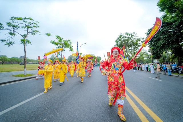 Đây cũng được xem là một lễ hội văn hóa dân gian truyền thống mang tính cộng đồng đặc trưng của vùng đất Cố đô...Ảnh: Hoàng Lê