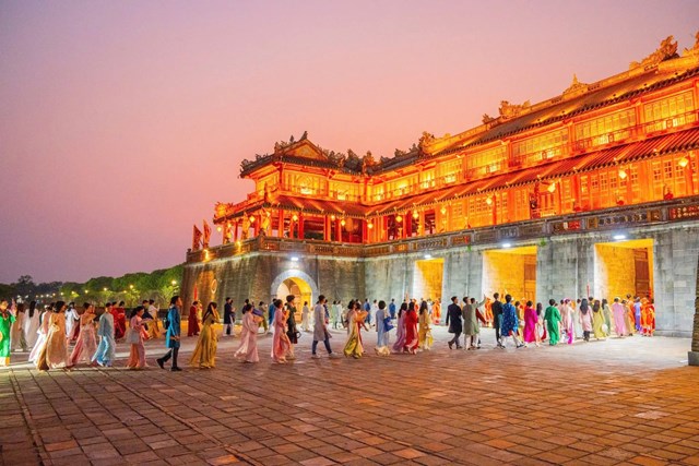 Kinh tế đêm và Dạ yến Hoàng cung: “Cú hích” định vị lại thương hiệu du lịch Huế - Ảnh 1
