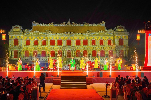 Kinh tế đêm và Dạ yến Hoàng cung: “Cú hích” định vị lại thương hiệu du lịch Huế - Ảnh 2