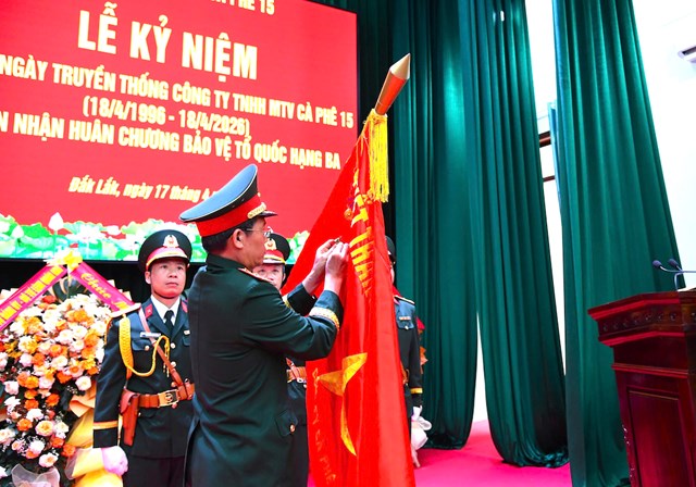 Công ty Cà phê 15 đón nhận Huân chương Bảo vệ Tổ quốc hạng Ba - Ảnh 1