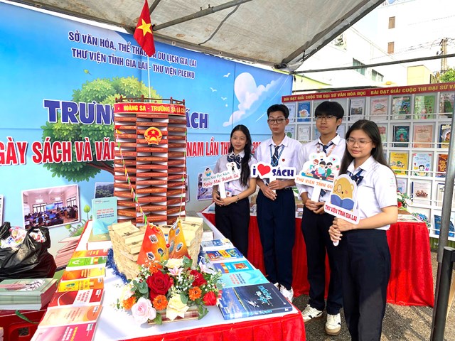 Trong khu&ocirc;n khổ sự kiện, nhiều kh&ocirc;ng gian trưng b&agrave;y s&aacute;ch, giao lưu t&aacute;c giả, hoạt động đổi s&aacute;ch v&agrave; trải nghiệm văn h&oacute;a đọc được tổ chức, tạo th&ecirc;m sản phẩm văn h&oacute;a-du lịch hấp dẫn.