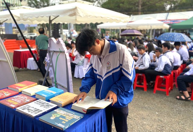 Gia Lai phát động Ngày Sách và Văn hóa đọc Việt Nam năm 2026 - Ảnh 1
