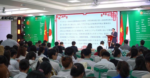 Theo l&atilde;nh đạo Trường Đại học Đ&ocirc;ng &Aacute;, ng&agrave;y hội việc l&agrave;m Nhật Bản năm 2026 thu h&uacute;t 30 đối t&aacute;c Nhật Bản tham gia, trong đ&oacute; hơn 20 doanh nghiệp trực tiếp v&agrave; trực tuyến tuyển dụng với 512 vị tr&iacute; việc l&agrave;m ở nhiều lĩnh vực.&nbsp;