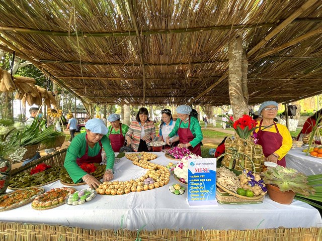 Ban Tổ chức kỳ vọng mỗi m&oacute;n b&aacute;nh được giới thiệu tại ng&agrave;y hội kh&ocirc;ng chỉ giữ nguy&ecirc;n hương vị đặc trưng v&ugrave;ng miền m&agrave; c&ograve;n bảo đảm an to&agrave;n thực phẩm, th&acirc;n thiện với m&ocirc;i trường th&ocirc;ng qua việc ưu ti&ecirc;n nguy&ecirc;n liệu tự nhi&ecirc;n.