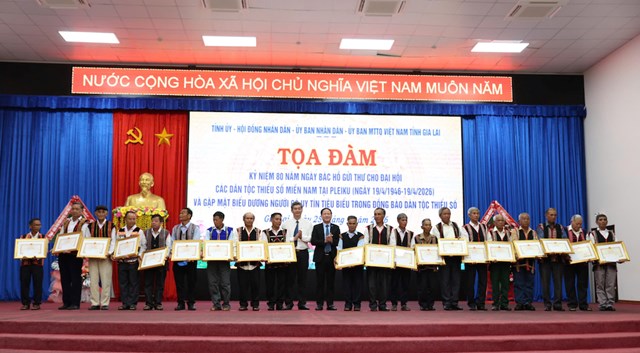 Theo Chủ tịch UBND tỉnh Gia Lai, thời gian tới tỉnh Gia Lai sẽ tập trung x&acirc;y dựng v&agrave; triển khai c&aacute;c đề &aacute;n, nhiệm vụ trọng t&acirc;m, đột ph&aacute; nhằm bảo đảm nguồn lực ph&aacute;t triển mạnh mẽ tr&ecirc;n c&aacute;c lĩnh vực kinh tế-x&atilde; hội, quốc ph&ograve;ng-an ninh (ảnh:&nbsp;Ngọc Ch&iacute;nh v&agrave; Phan Hiếu).
