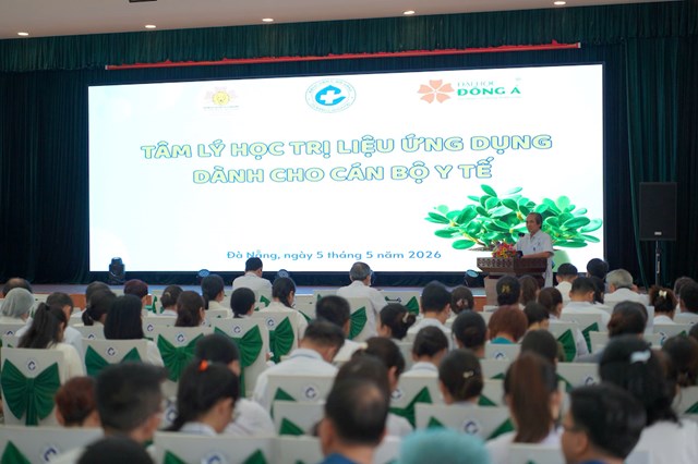 Chương tr&igrave;nh thu h&uacute;t hơn 200 y b&aacute;c sĩ v&agrave; nh&acirc;n vi&ecirc;n y tế Bệnh viện C Đ&agrave; Nẵng tham gia.