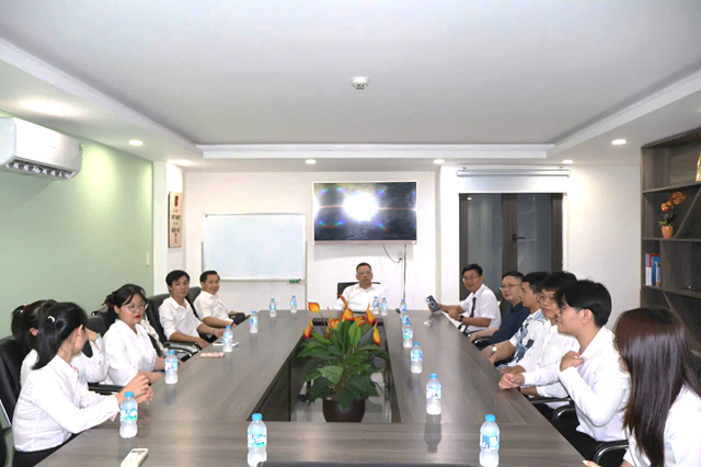 Buổi l&agrave;m việc nội bộ triển khai định hướng hoạt động của Chi nh&aacute;nh Đ&agrave; Nẵng&nbsp;sau lễ khai trương