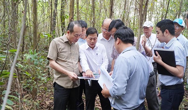 Cơ quan chức năng kiểm tra thực tế khu vực kho&aacute;ng sản tr&ecirc;n địa b&agrave;n Thừa Thi&ecirc;n huế (ảnh: thuathienhue.gov.vm)