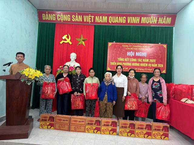 Chương tr&igrave;nh &ldquo;Tết y&ecirc;u thương&rdquo; được chi bộ Nại Hưng 2A quan t&acirc;m tổ chức gi&uacute;p c&aacute;c hộ c&oacute; ho&agrave;n cảnh kh&oacute; khăn với đi cực nhọc, động vi&ecirc;n c&aacute;c hộ vươn l&ecirc;n trong cuộc sống.