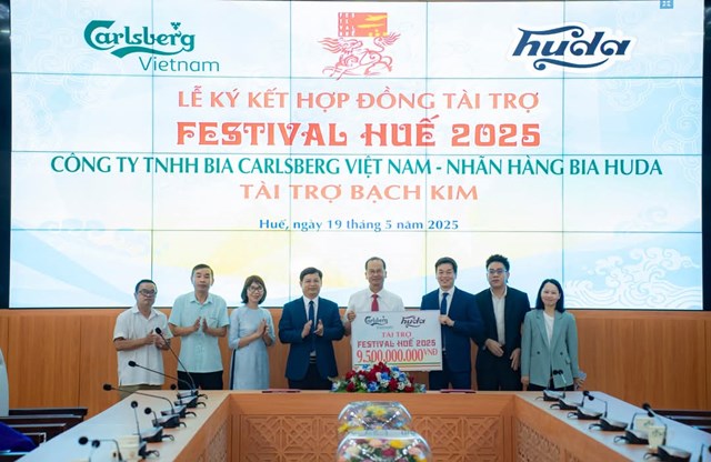 Carlsberg Việt Nam với vai tr&ograve; nh&agrave; t&agrave;i trợ Bạch Kim trị gi&aacute; 9,5 tỷ đồng tại&nbsp;Festival Huế 2025