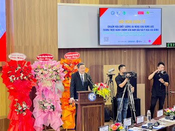 GS.TS. Nguyễn Vũ Quốc Huy, Hiệu trưởng Trường Đại học Y - Dược, Đại học Huế ph&aacute;t biểu khai mạc hội nghị.