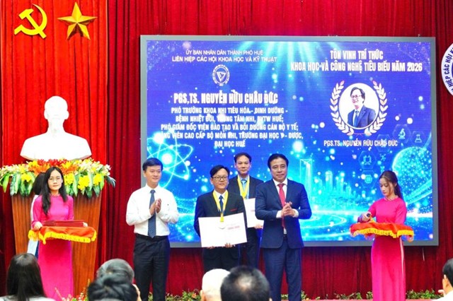PGS.TS. Nguyễn Hữu Ch&acirc;u Đức được vinh danh tr&iacute; thức Khoa học v&agrave; C&ocirc;ng nghệ ti&ecirc;u biểu lần thứ X, năm 2026