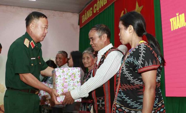 Đồng hành cùng đồng bào vùng biên phát triển sinh kế bền vững - Ảnh 1