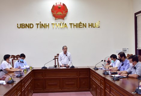 Tại cuộc họp.