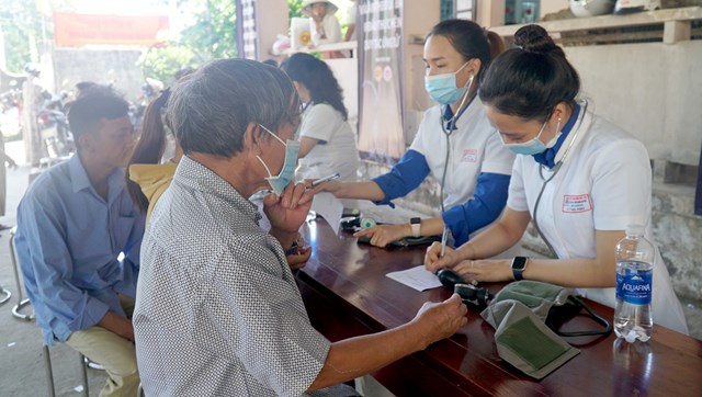 Y B&#225;c sĩ Bệnh viện Trung ương Huế cơ sở 2 v&#224; h&#224;nh tr&#236;nh “Thầy thuốc trẻ l&#224;m theo lời B&#225;c, t&#236;nh nguyện v&#236; sức khoẻ cộng đồng” năm 2023 - Ảnh 3