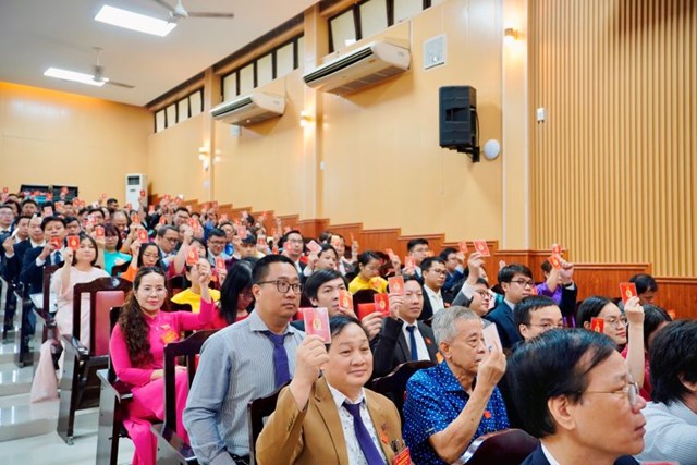 Đại hội thống nhất cao với nội dung của b&aacute;o c&aacute;o ch&iacute;nh trị v&agrave; bầu cử