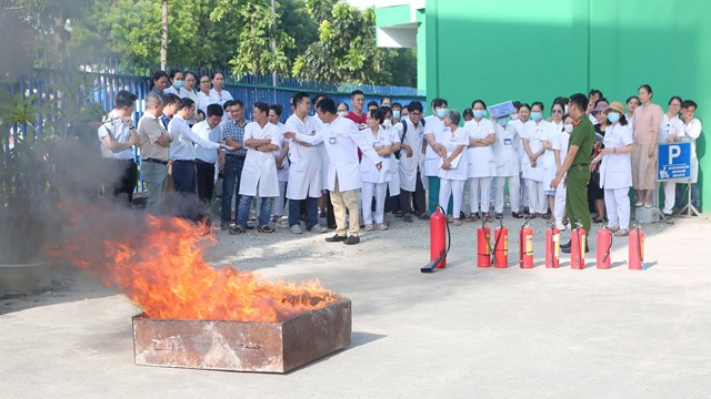 Tuy&ecirc;n truyền v&agrave; thực tập phương &aacute;n ph&ograve;ng ch&aacute;y chữa ch&aacute;y &amp; cứu nạn cứu hộ
