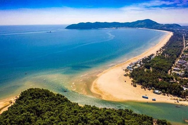Khu vực Lăng C&ocirc; &ndash; Cảnh Dương được kỳ vọng trở th&agrave;nh trung t&acirc;m du lịch biển, kinh tế đ&ecirc;m v&agrave; trải nghiệm văn h&oacute;a ph&iacute;a Nam Huế. (Ảnh sưu tầm)