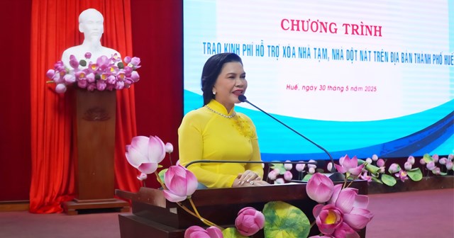 B&agrave; Đặng Thị Kim Oanh &ndash; Chủ tịch Tập đo&agrave;n Kim Oanh, Chủ tịch HĐQL Quỹ Khởi Sự Từ T&acirc;m ph&aacute;t biểu tại chương tr&igrave;nh