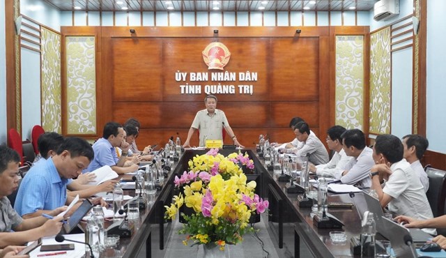 Ph&oacute; Chủ tịch Thường trực UBND tỉnh Quảng Trị H&agrave; Sỹ Đồng chủ tr&igrave; cuộc họp