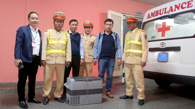 B&#233; trai 15 th&#225;ng tuổi hồi sinh sau ca gh&#233;p gan lịch sử - Ảnh 1