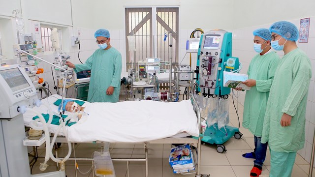 Chạy ECMO cứu sống ch&aacute;u b&eacute; 11 tuổi trong t&igrave;nh trạng nguy kịch