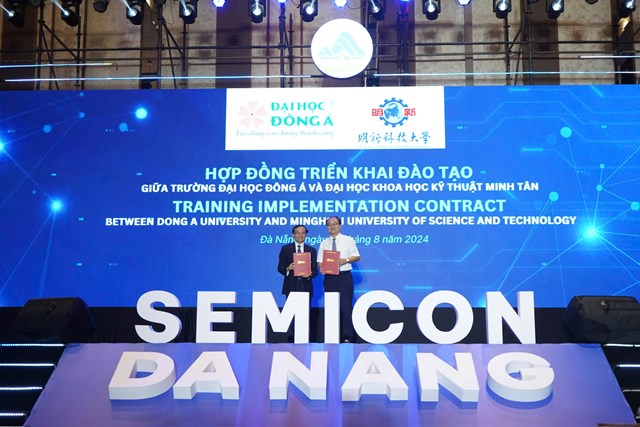 Đại học Đ&ocirc;ng &Aacute; trao đổi 3 văn bản hợp t&aacute;c lĩnh vực vi mạch b&aacute;n dẫn tại SEMICON Danang 2024.