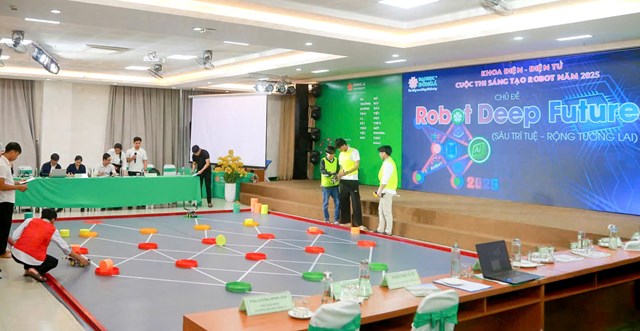 Sinh vi&ecirc;n Đại học Đ&ocirc;ng &Aacute; tham gia cuộc thi s&aacute;ng tạo Robot Deep Future 2025.