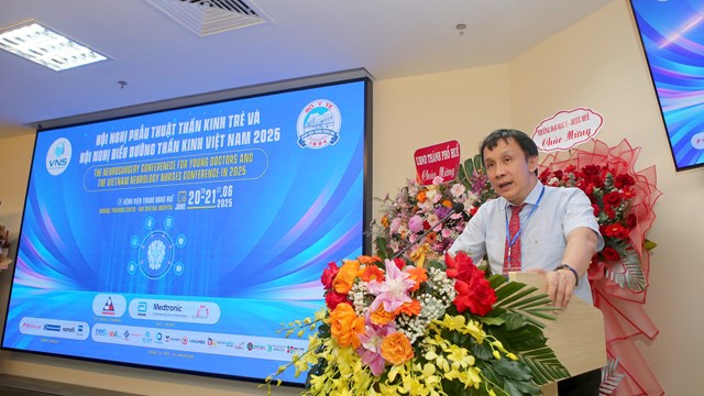 Gi&aacute;o sư.TS.BS&nbsp; Phạm Như Hiệp - Gi&aacute;m đốc Bệnh viện Trung ương Huế ph&aacute;t biểu tại hội nghị