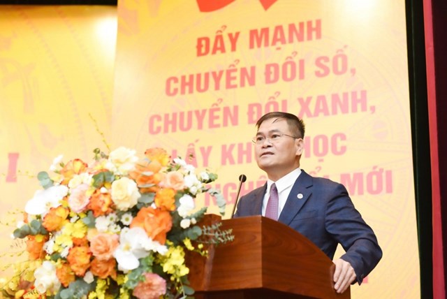 Thứ trưởng Bộ T&agrave;i ch&iacute;nh B&ugrave;i Văn Khắng ph&aacute;t biểu chỉ đạo Đại hội đại biểu lần thứ I, nhiệm kỳ 2025-2030 của Đảng bộ Cục Hải quan. Ảnh: QH