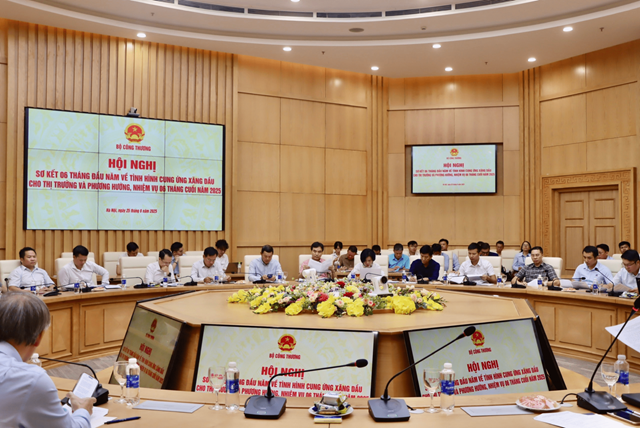 Nguồn cung xăng dầu vững v&#224;ng, gi&#225; giảm trong 6 th&#225;ng đầu năm 2025 - Ảnh 1
