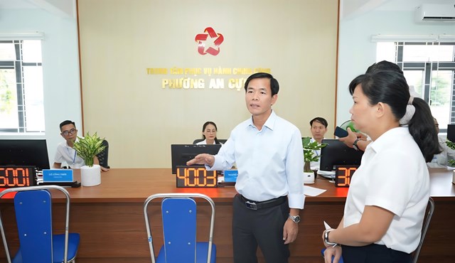&Ocirc;ng Nguyễn Văn Phương, Chủ tịch UBND TP Huế tại buổi kiểm tra