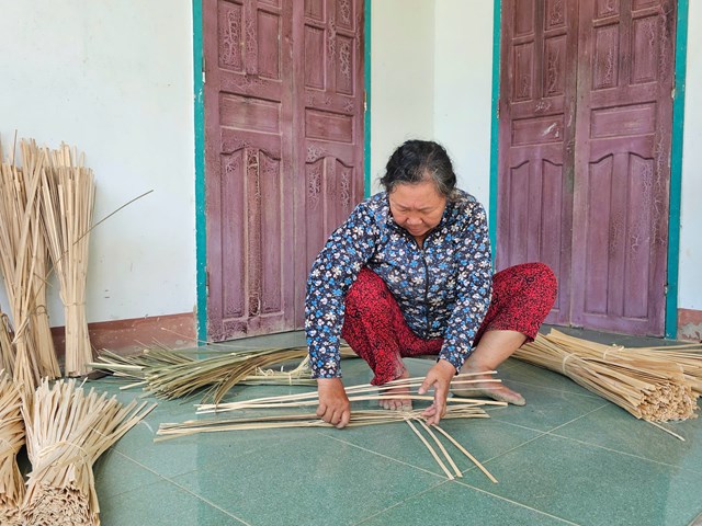L&#224;ng nghề đan đ&#225;t Ph&#250; Hiệp v&#224;o “bản đồ” văn h&#243;a B&#236;nh Định - Ảnh 2
