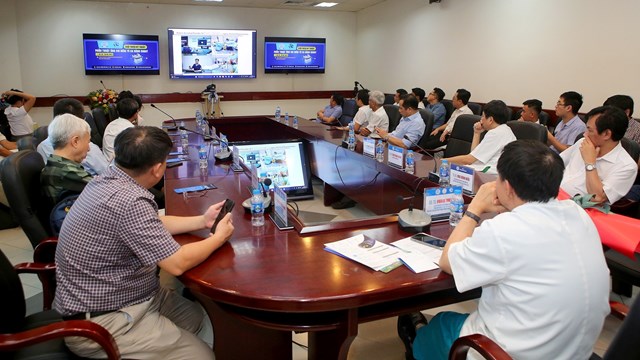 Hội thảo khoa học &quot;Giới thiệu kỹ thuật Phẫu thuật ống soi mềm từ xa bằng Robot&quot; - Ảnh 1