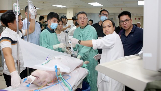 Hội thảo khoa học &quot;Giới thiệu kỹ thuật Phẫu thuật ống soi mềm từ xa bằng Robot&quot; - Ảnh 3