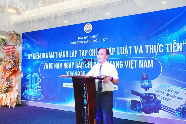 PGS. TS. Đo&agrave;n Đức Lương, Hiệu trưởng Trường Đại học Luật, Đại học Huế ph&aacute;t biểu tại buổi lễ